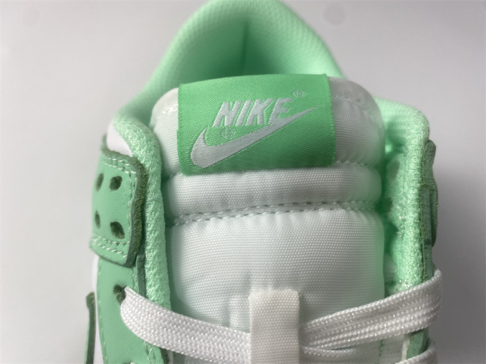 nike dunk low "green glow"dd1503-105