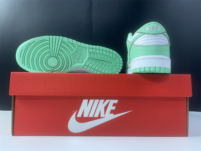 nike dunk low "green glow"dd1503-105