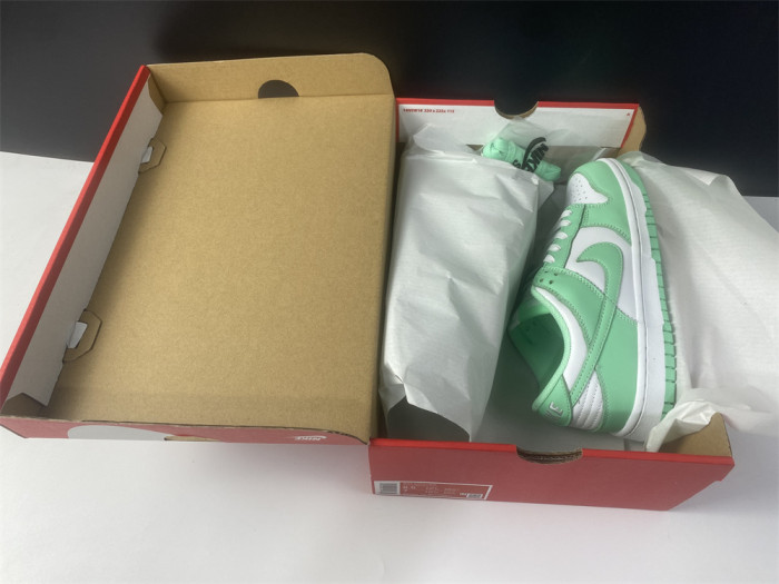 nike dunk low "green glow"dd1503-105